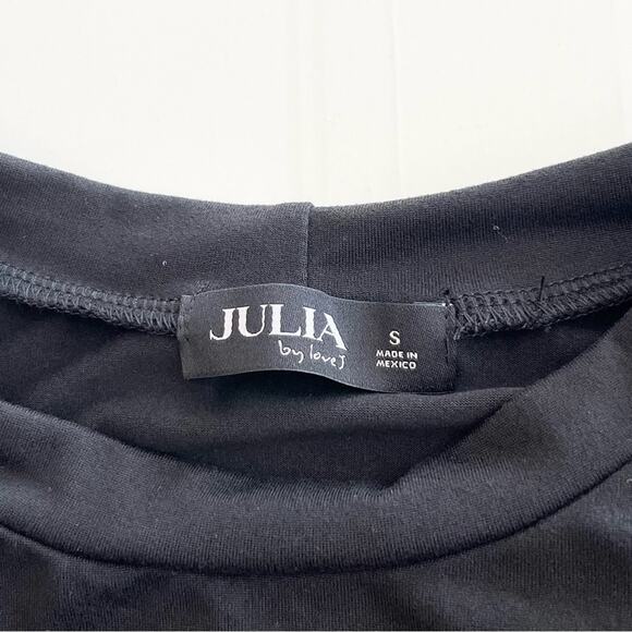 New JULIA Long Sleeve Crop Top Cut Out Detail On Bottom Hem SIZE Small Black - Picture 8 of 9
